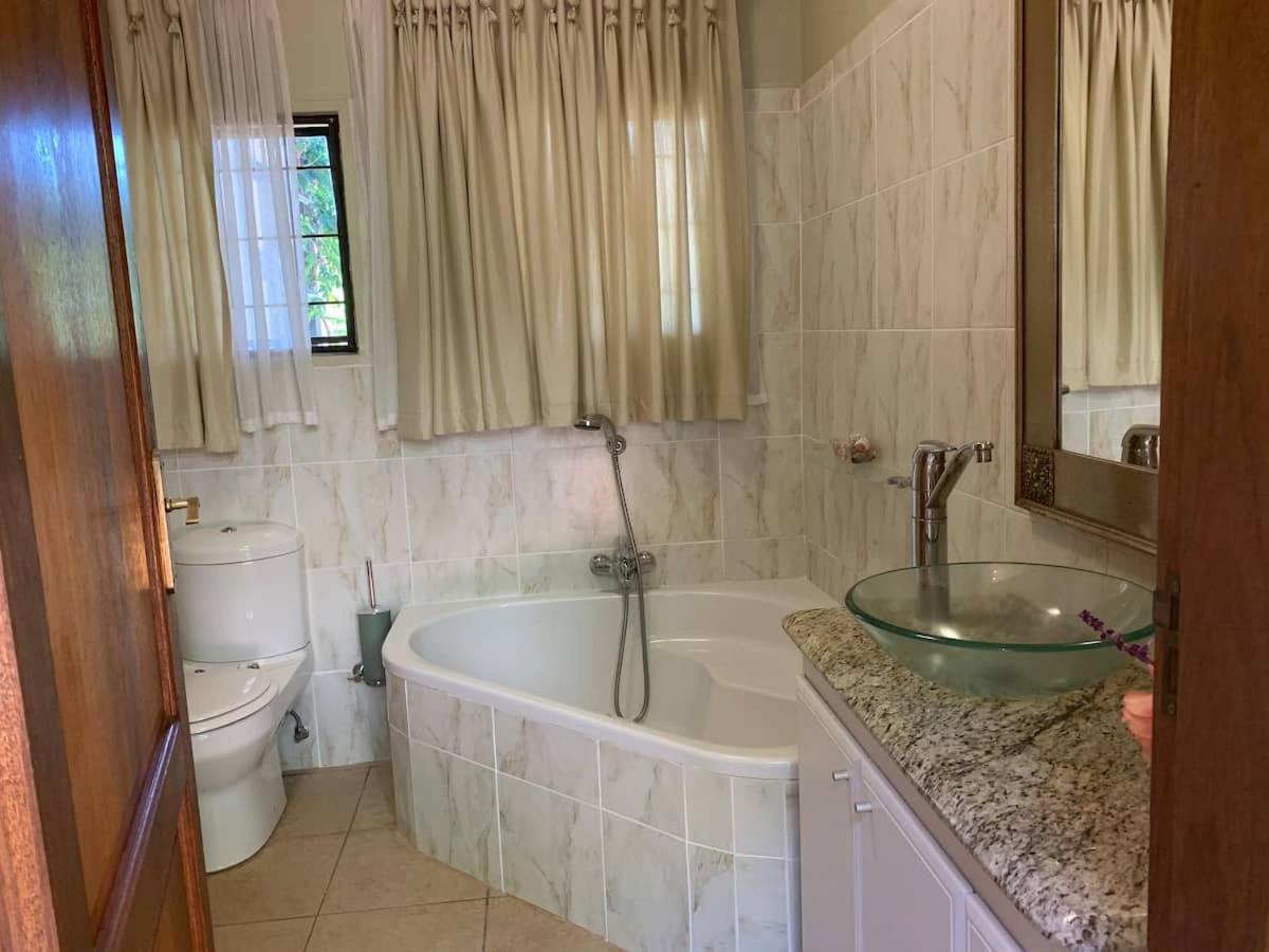 Mountain Rose Guesthouse لويس تريشارد المظهر الخارجي الصورة